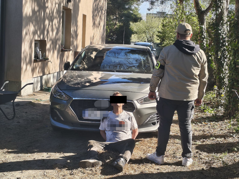 "Kobra" likwiduje kolejną dziuplę samochodową, po 20 zarzutów paserstwa pojazdów dla 2 zatrzymanych