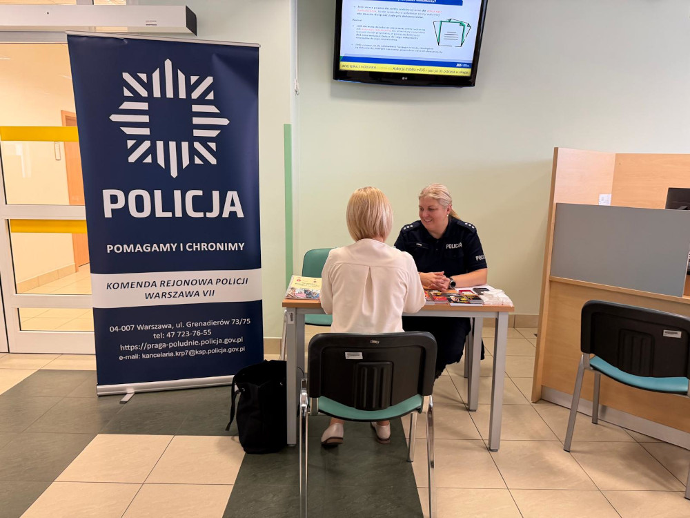 Policja edukowała seniorów w siedzibie ZUS